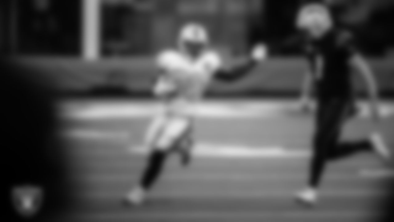 Las Vegas Raiders running back Jalen Richard (30) returns a kickoff during the regular season away game against the Los Angeles Chargers.
