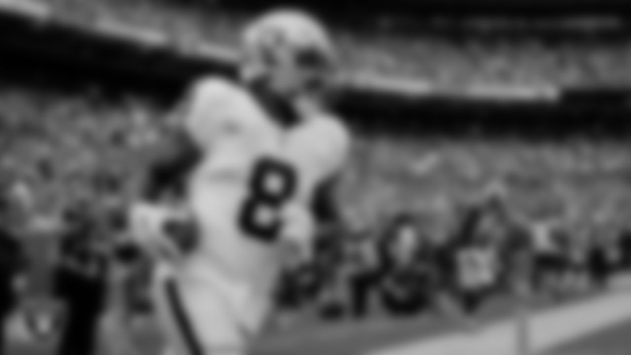 Las Vegas Raiders running back Josh Jacobs (8) during the regular season away game against the Denver Broncos at Empower Field at Mile High.