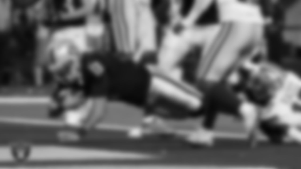Las Vegas Raiders quarterback Marcus Mariota (8) rushes for a 3-yard touchdown during the regular season away game against the Dallas Cowboys.