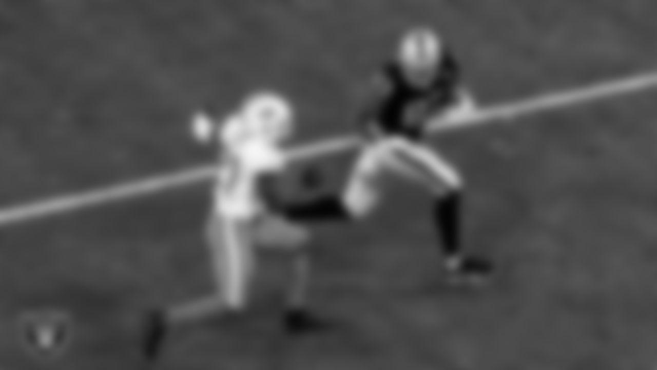 Las Vegas Raiders tight end Darren Waller (83) runs after making a catch during the regular season home game against the Miami Dolphins.