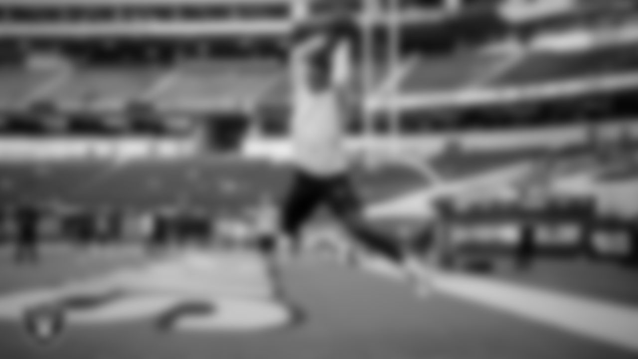 Las Vegas Raiders running back Josh Jacobs (28) warms up before the preseason game against the Los Angeles Rams at SoFi Stadium.