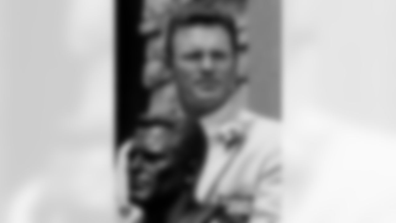 DE Howie Long (1981-93)
Hall of Fame Class of 2000