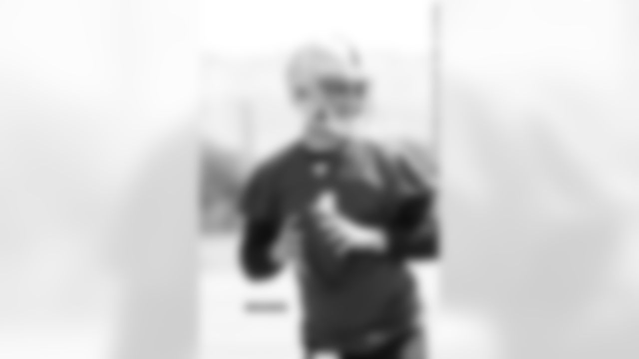 QB Derek Carr