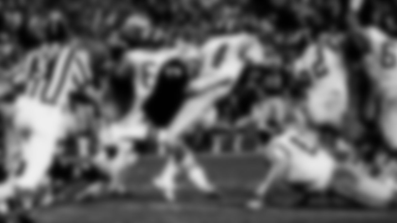 Raiders linebacker Ted Hendricks (83) make a tackle during the AFC Championship away game against the San Diego Chargers at San Diego Stadium, Sunday, January 11, 1981.