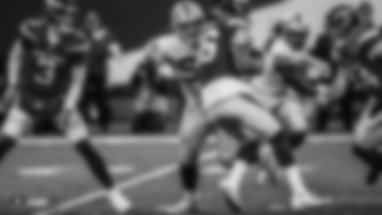 Raiders defensive end Maxx Crosby (98) makes a tackle during the regular season game against the New York Jets.