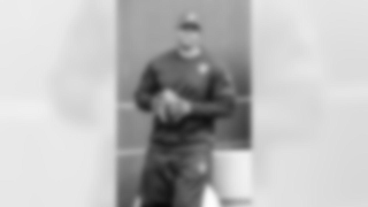 Wide Receivers coach Rob Moore