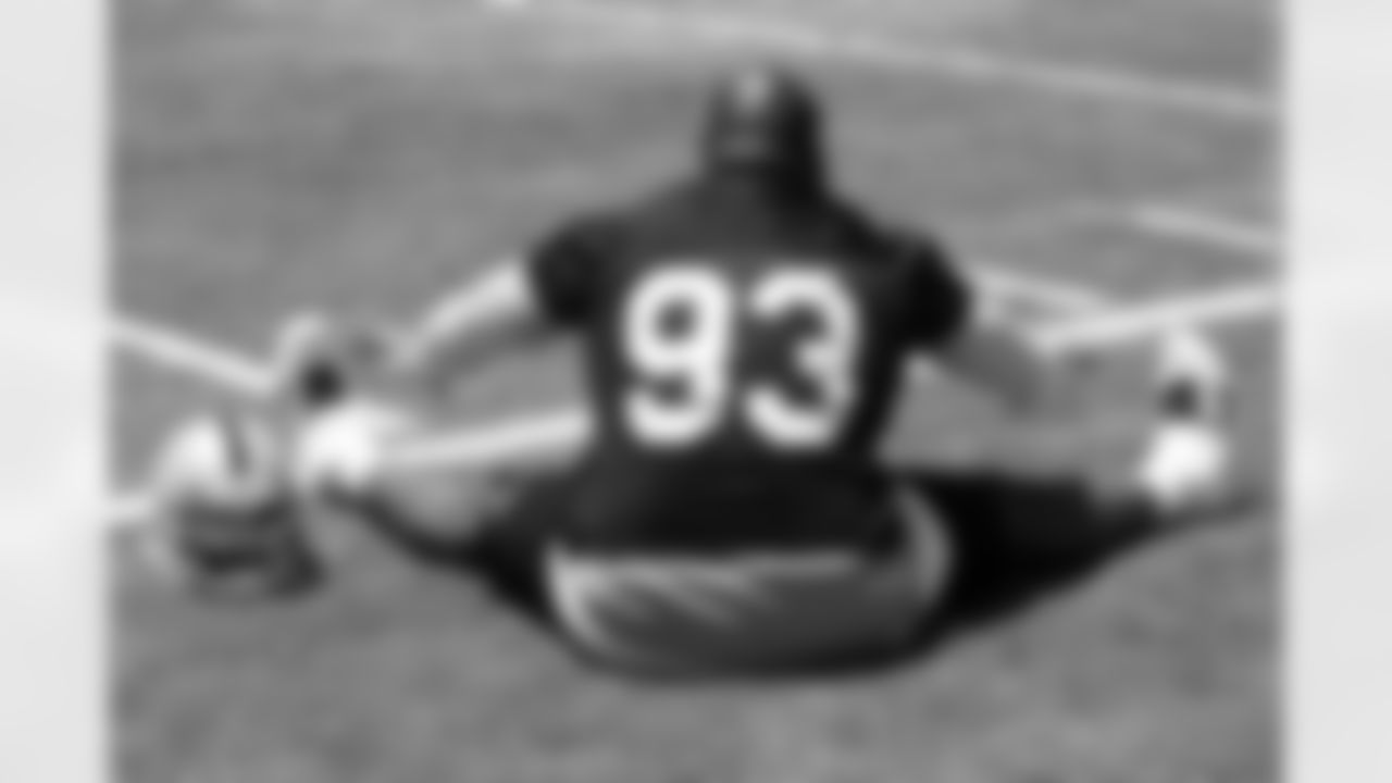 DT Tommy Kelly stretches out.
