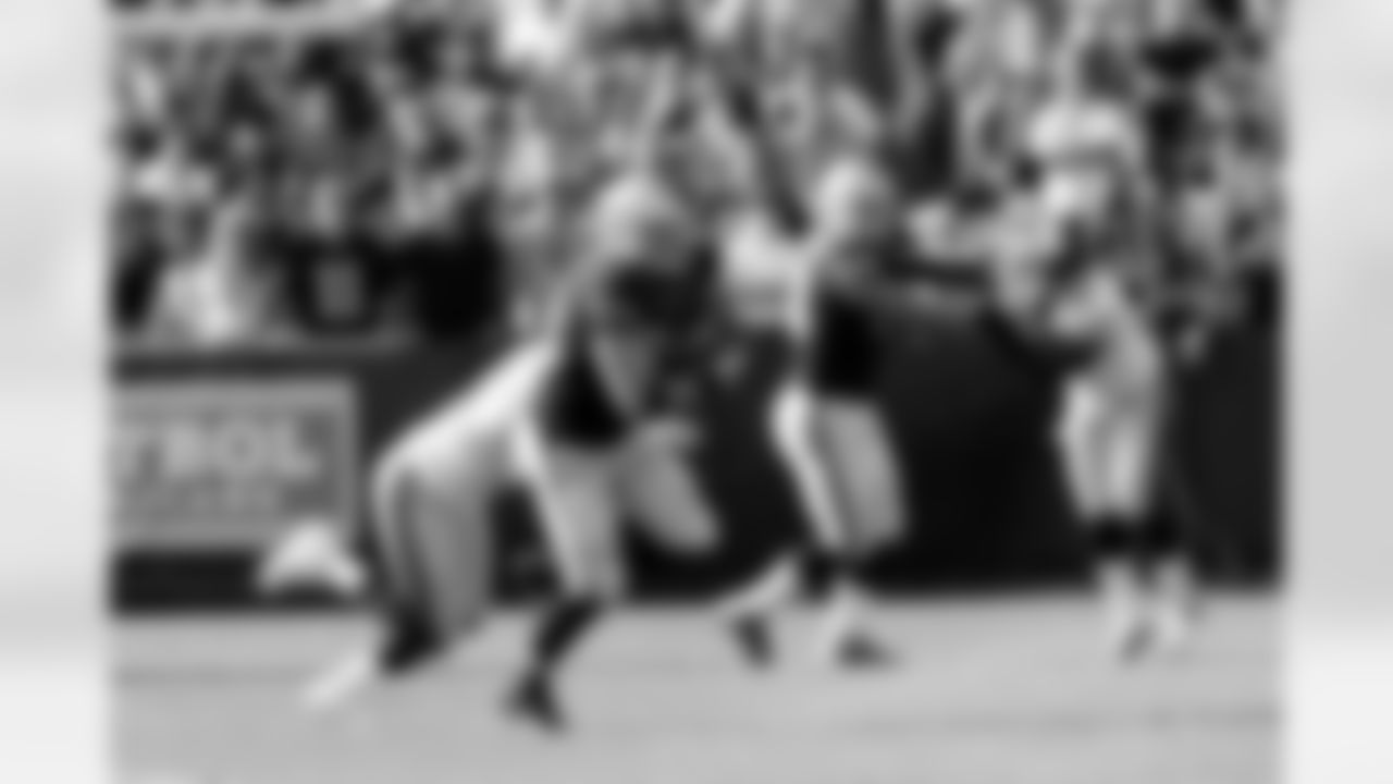 TE Brandon Myers runs after the catch. He had 15 catches through three games.