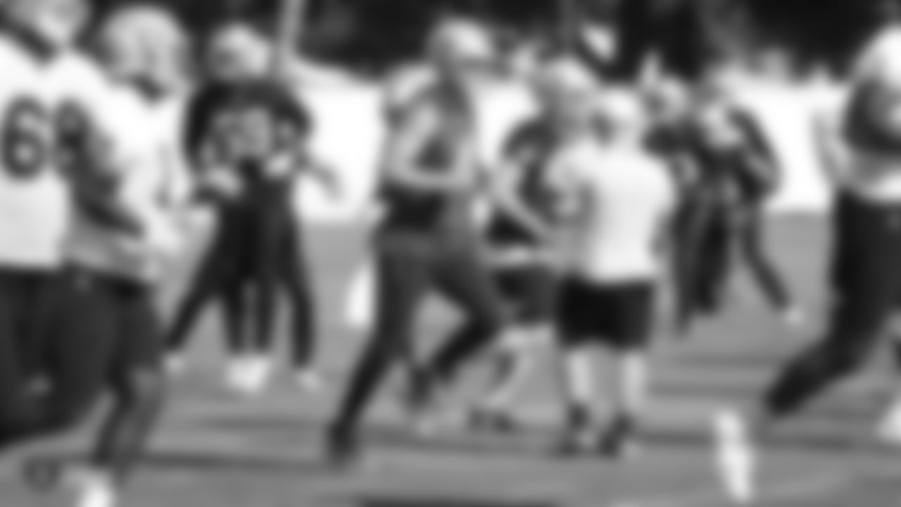 Raiders quarterback Derek Carr (4) warms up during practice.