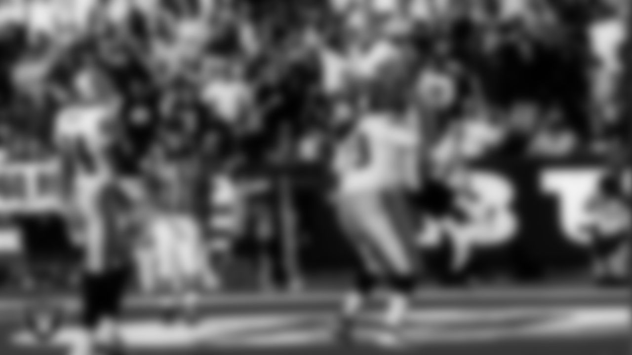 One of the most decorated players in NFL history, Rice joined the Raiders in 2001 and played in 54 games with 51 starts. Over four seasons with the Silver and Black, he caught 243 passes for 3,286 yards and 18 TDs. Rice was inducted into the Pro Football Hall of Fame in 2010.