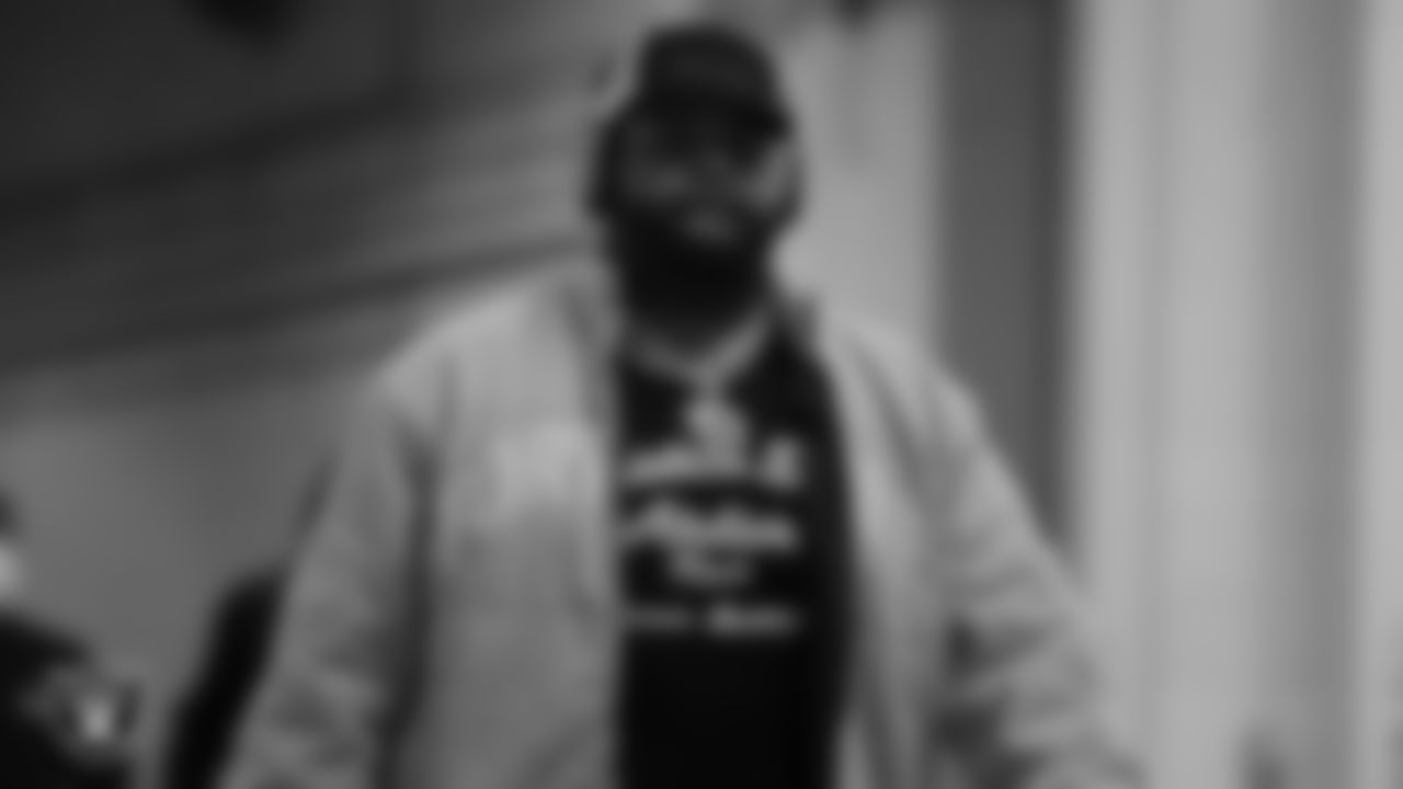 Las Vegas Raiders defensive tackle Johnathan Hankins (90) arrives to the regular season away game against the Indianapolis Colts.