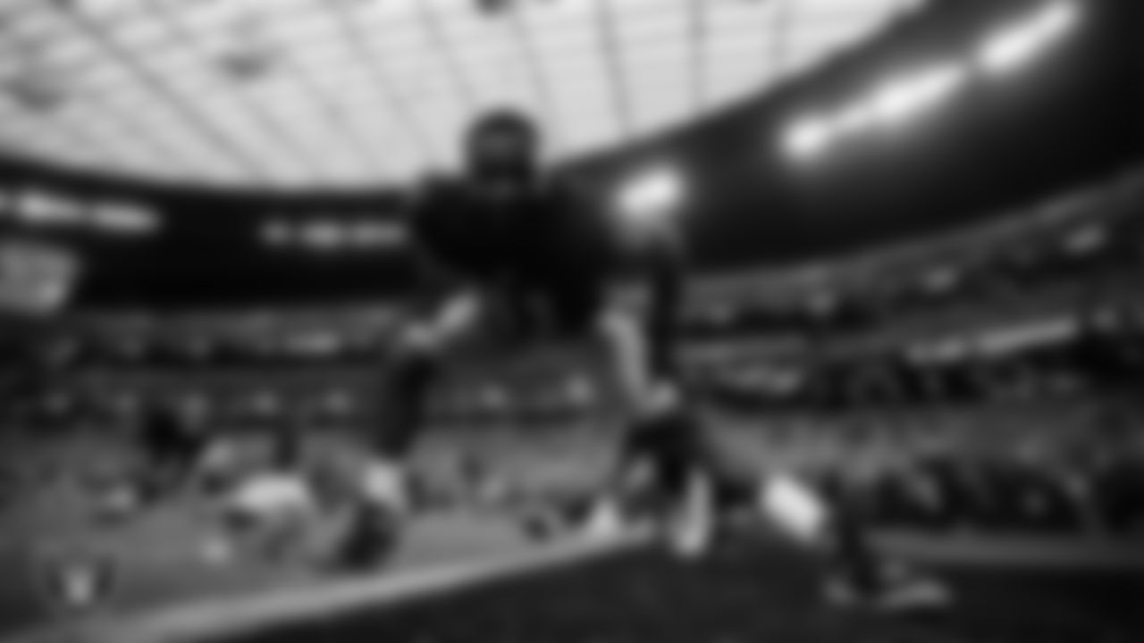 Las Vegas Raiders defensive end Yannick Ngakoue (91) warming up before the preseason home game against the Seattle Seahawks at Allegiant Stadium.