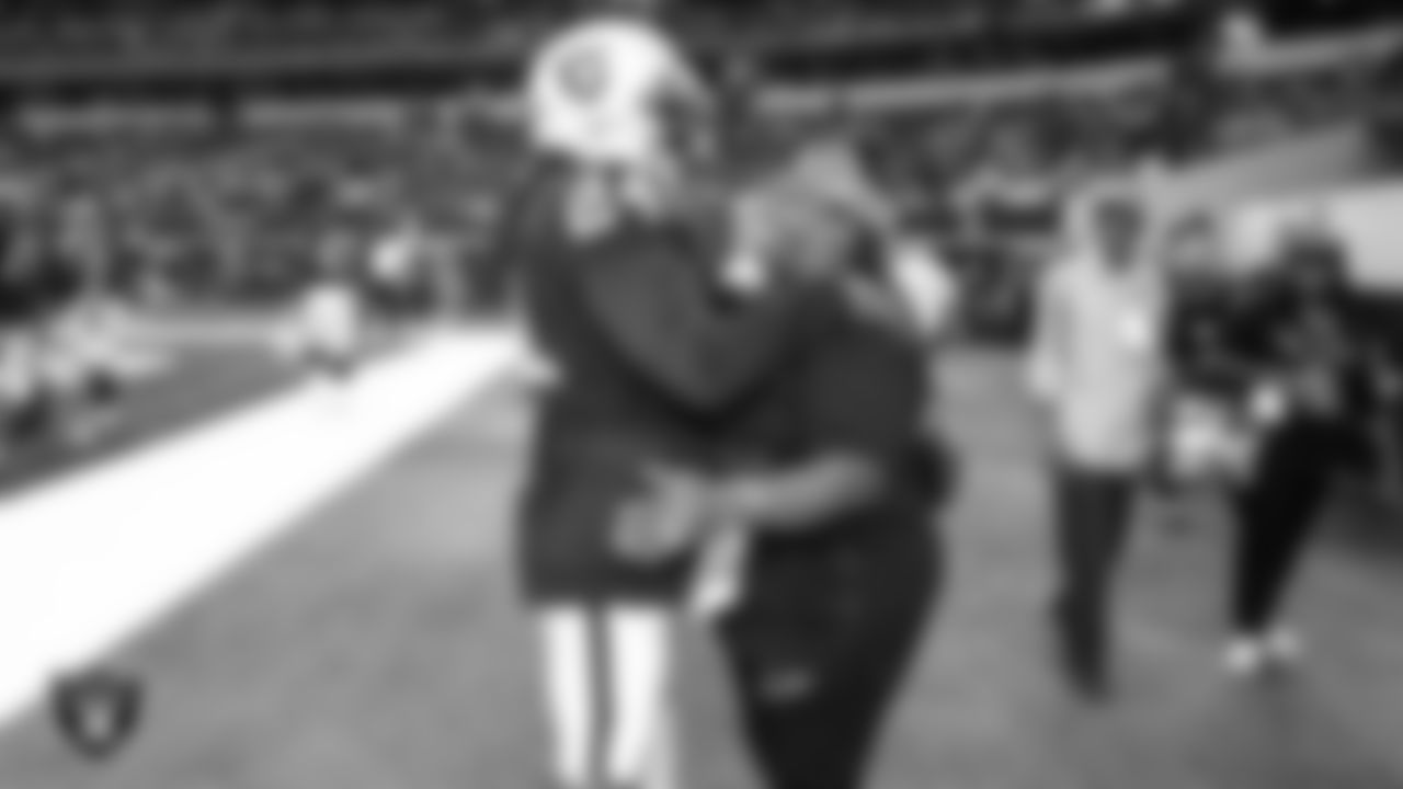Raiders alumnus Marshawn Lynch with his mother, Delisa Lynch.