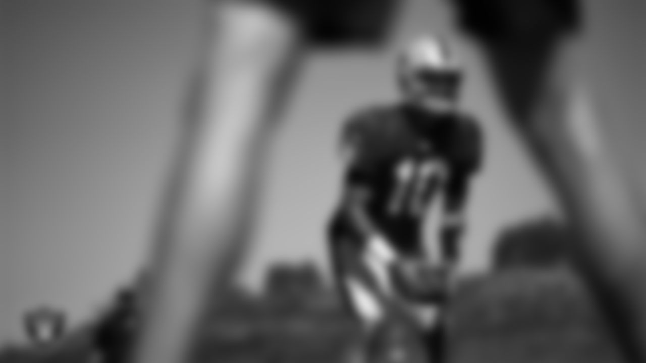 Las Vegas Raiders quarterback Jimmy Garoppolo (10) on the field for a joint practice with the Los Angeles Rams at 2023 Training Camp at California Lutheran University.
