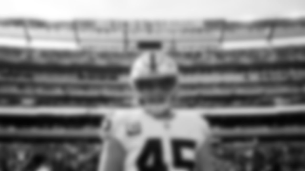 Las Vegas Raiders fullback Alec Ingold (45) on the sidelines before the coin toss at the regular season away game against the New York Giants.