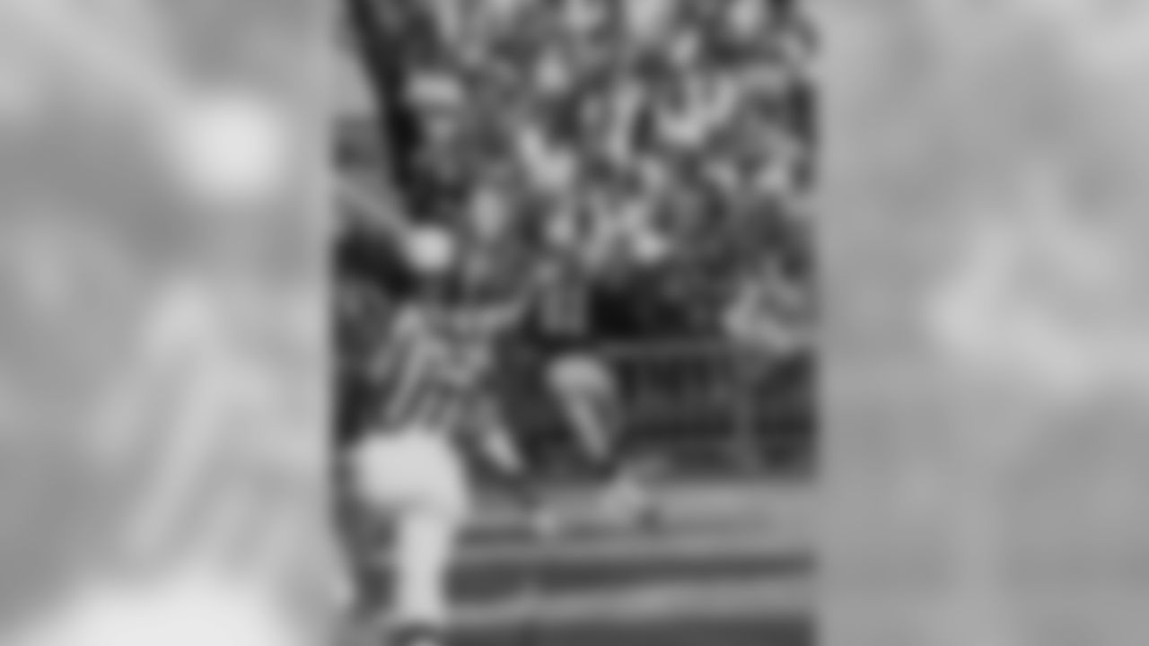 Warren Wells was a wide receiver for the Raiders from 1967 to 1970 and had 42 starts, catching 156 passes for 3,634 yards and 42 touchdowns.
