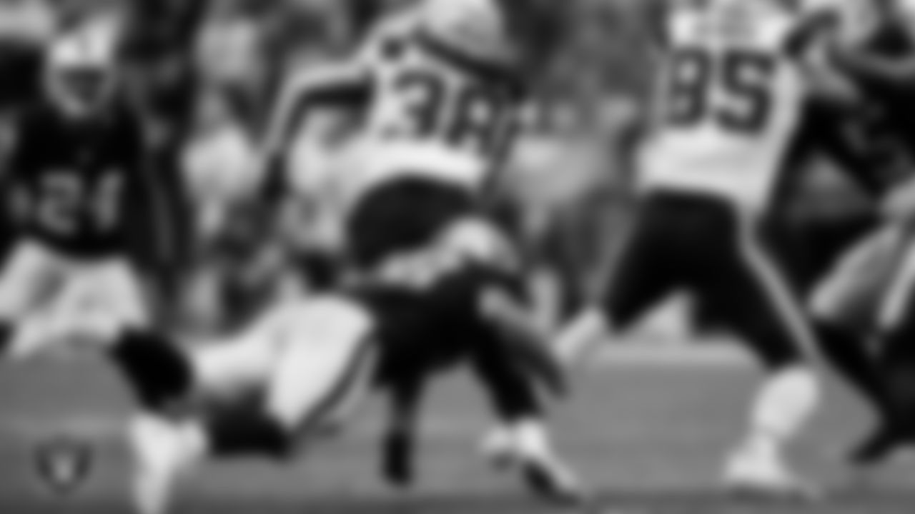 Las Vegas Raiders defensive end Maxx Crosby (98) during the regular season home game against the New England Patriots at Allegiant Stadium.