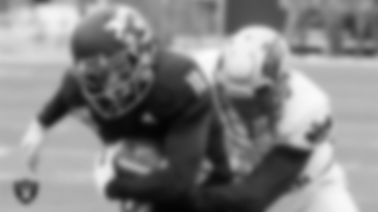 LB Javin White