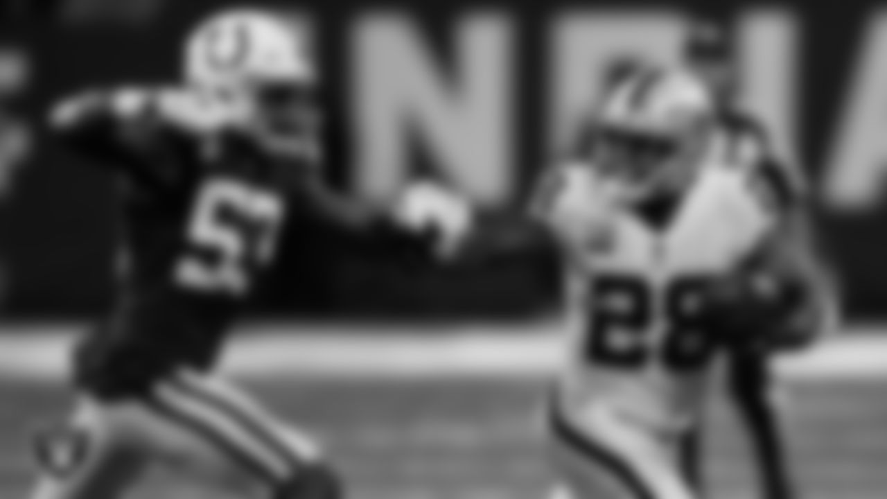 Las Vegas Raiders running back Josh Jacobs (28) rushes during the regular season away game against the Indianapolis Colts.