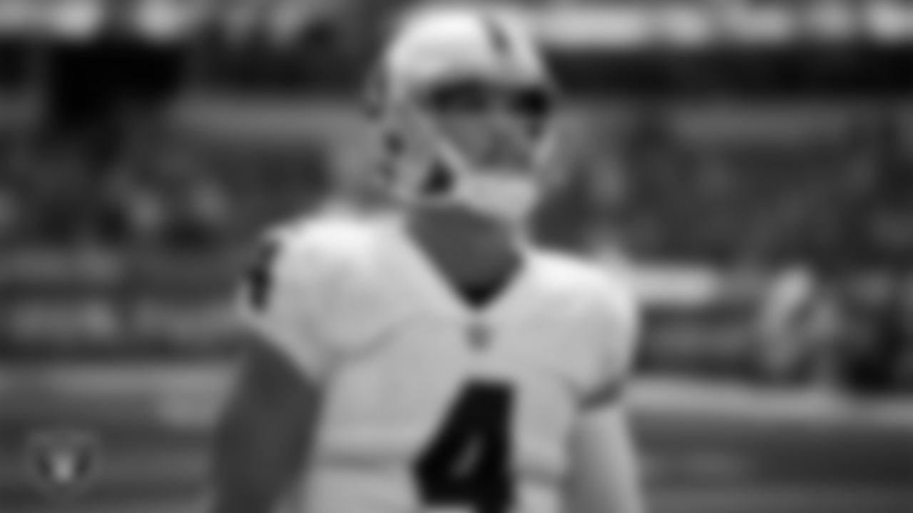 Las Vegas Raiders quarterback Derek Carr (4) warming up before the regular season away game against the Los Angeles Chargers at SoFi Stadium.