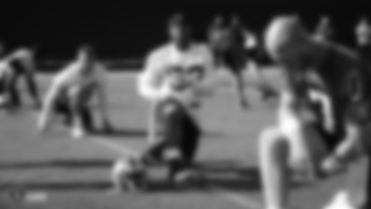 Raiders running back DeAndré Washington (33) warms up during practice.