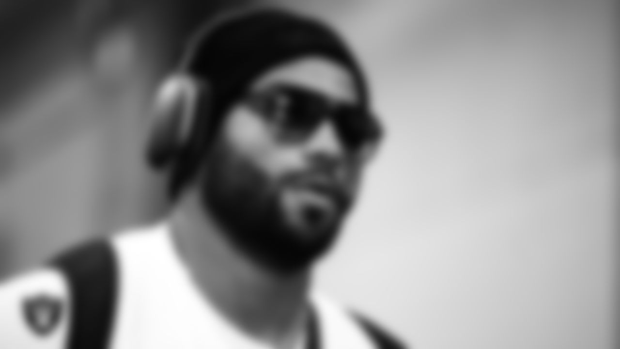 Las Vegas Raiders defensive tackle Solomon Thomas (92) arrives to the postseason away game against the Cincinnati Bengals.