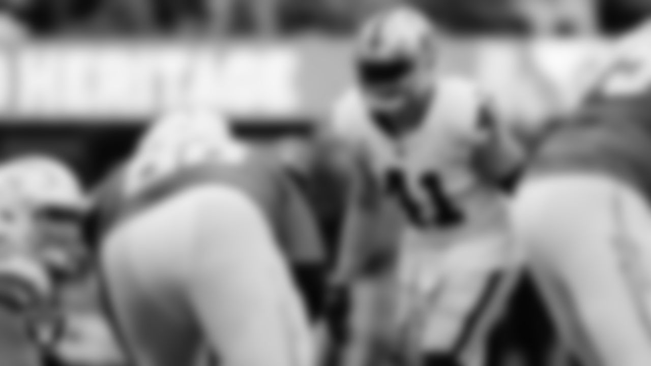 Las Vegas Raiders linebacker Robert Spillane (41) during the regular season away game against the Los Angeles Chargers at SoFi Stadium.