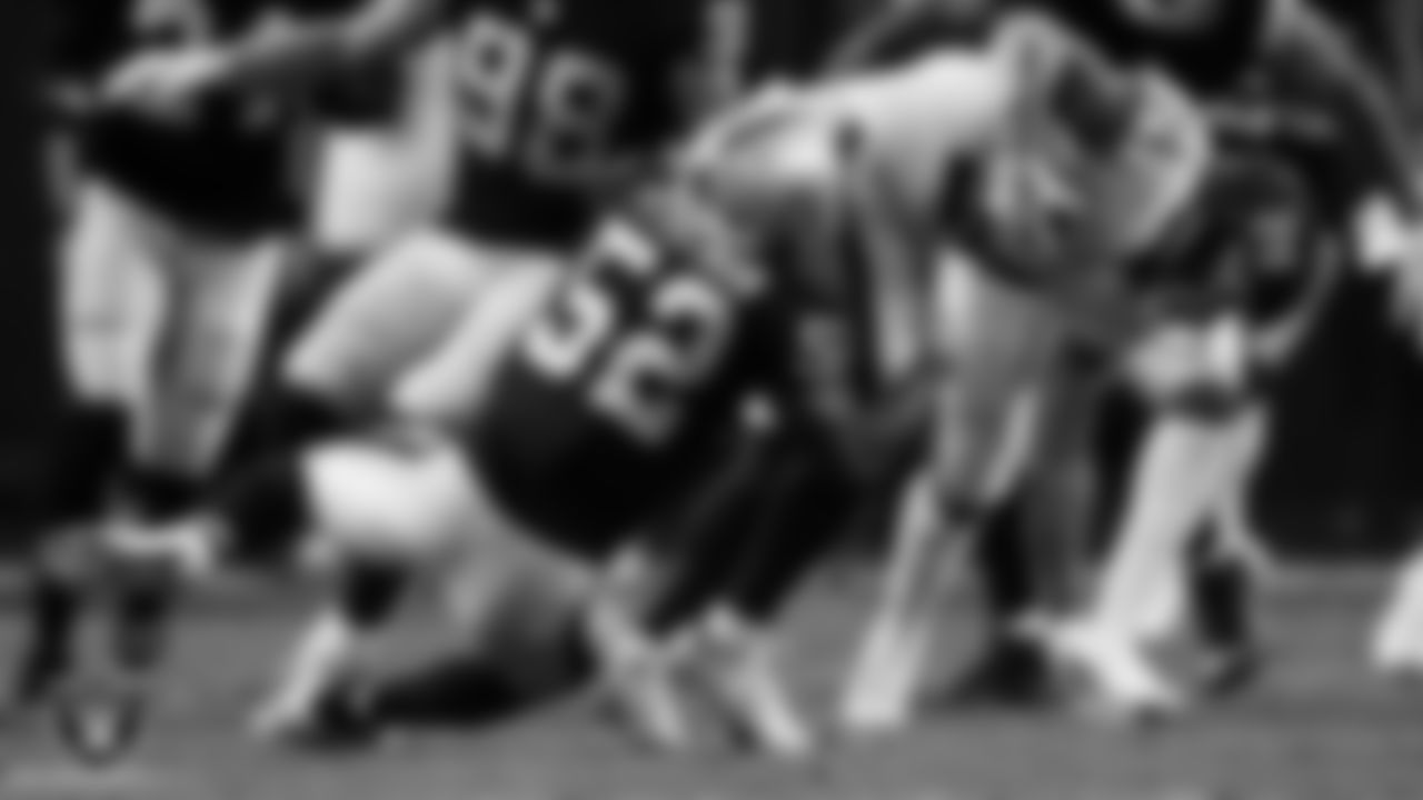 Las Vegas Raiders linebacker Denzel Perryman (52) makes a tackle during the regular season home game against the Washington Football Team.