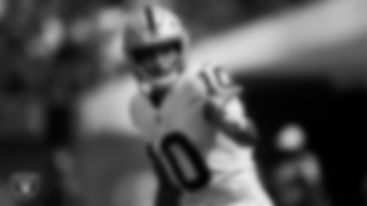 Las Vegas Raiders wide receiver Mack Hollins (10) lines up before the snap during the regular season away game against the Los Angeles Chargers at SoFi Stadium.