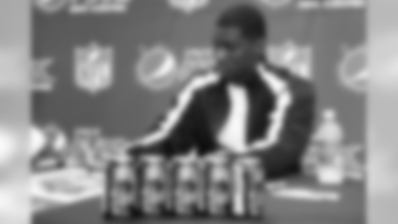 LB Rolando McClain became one of 14 rookies featured on a Pepsi MAX can. Photo by Tony Gonzales.