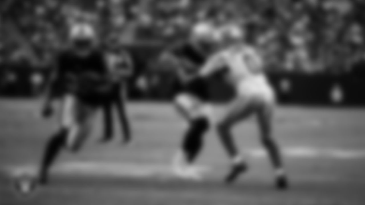 Las Vegas Raiders running back Zamir White (35) rushes for a 1-yard touchdown during the preseason home game against the San Francisco 49ers at Allegiant Stadium.