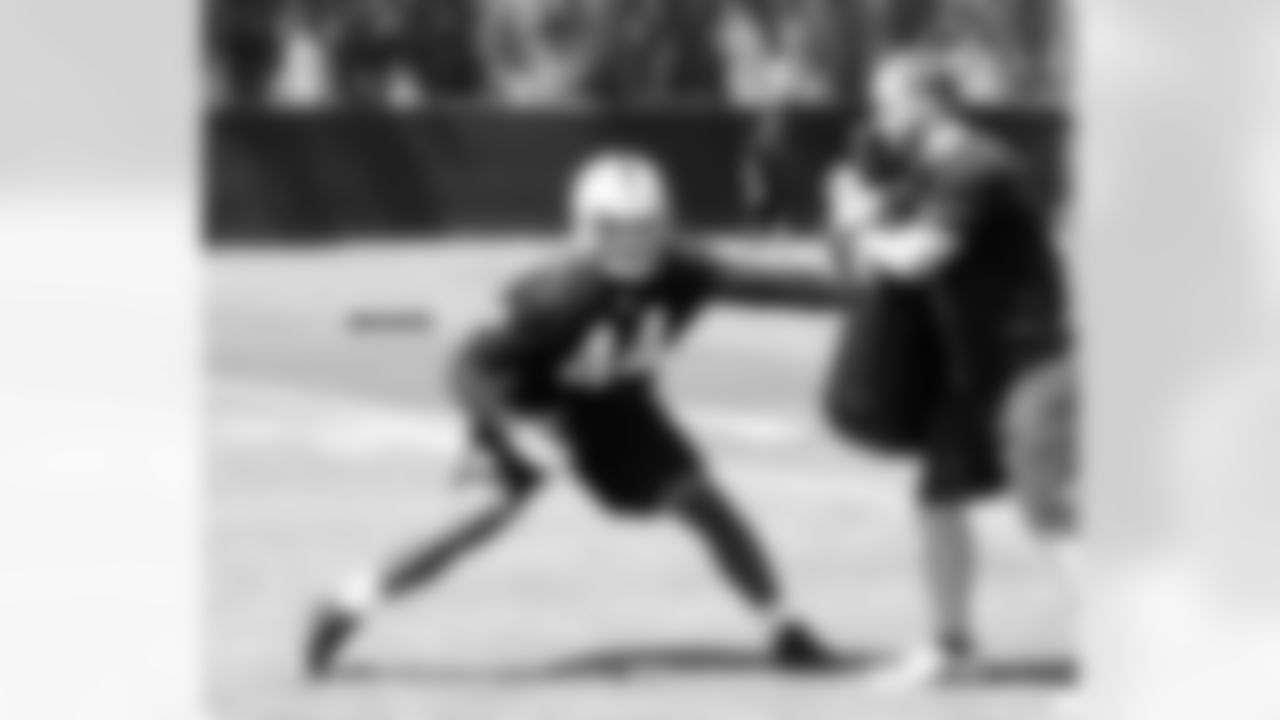 LB Carlos Fields