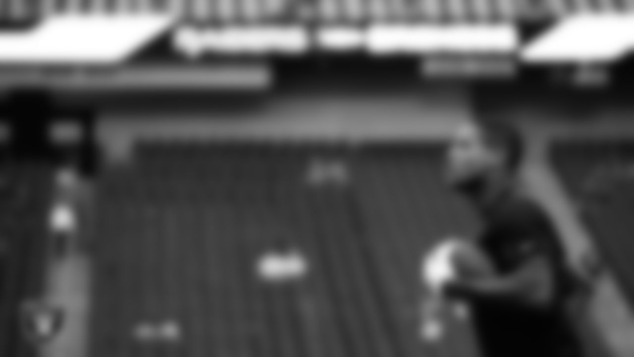 Las Vegas Raiders tight end Darren Waller (83) warming up before the regular season home game against the Denver Broncos at Allegiant Stadium.