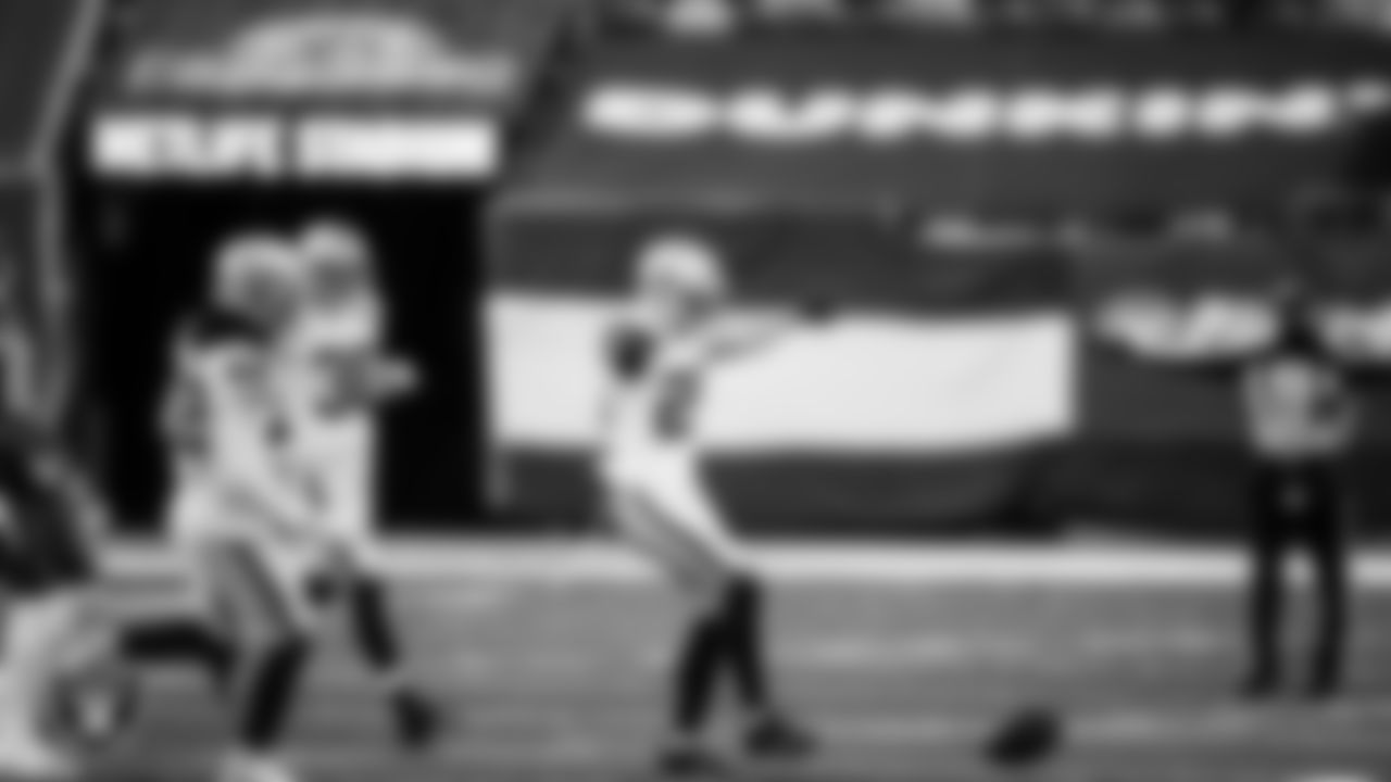 Las Vegas Raiders safety Erik Harris (25) celebrates during the regular season away game against the New York Jets.