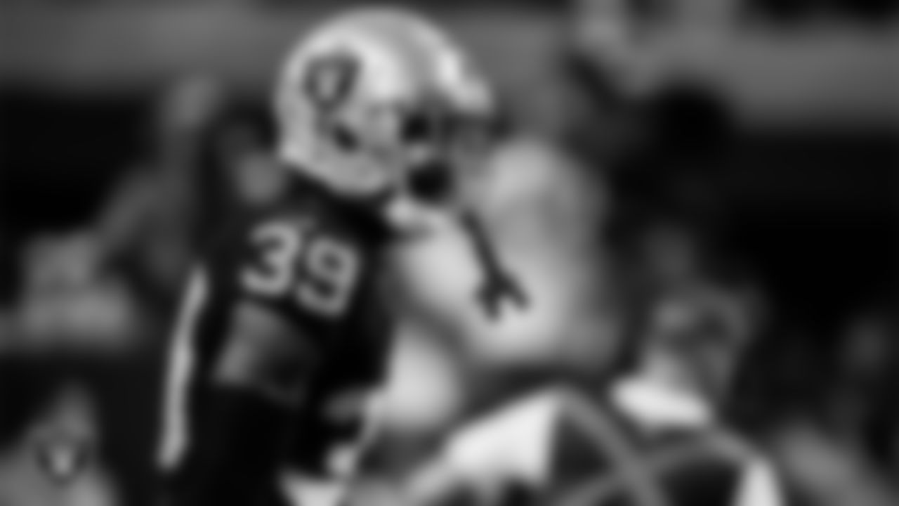 Las Vegas Raiders cornerback Nate Hobbs (39) during the regular season home game against the Pittsburgh Steelers at Allegiant Stadium.