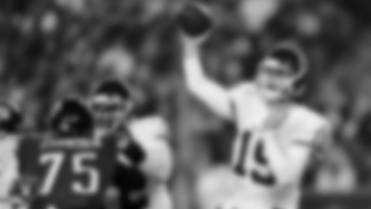 QB Garrett Gilbert
Previous teams: St. Louis Rams (2014), New England Patriots (2014–2015), Detroit Lions (2015), Oakland Raiders (2015–2016), Carolina Panthers (2017–2018), Orlando Apollos (2019), Cleveland Browns (2019–2020), Dallas Cowboys (2020), New England Patriots (2021), Washington Football Team (2021)