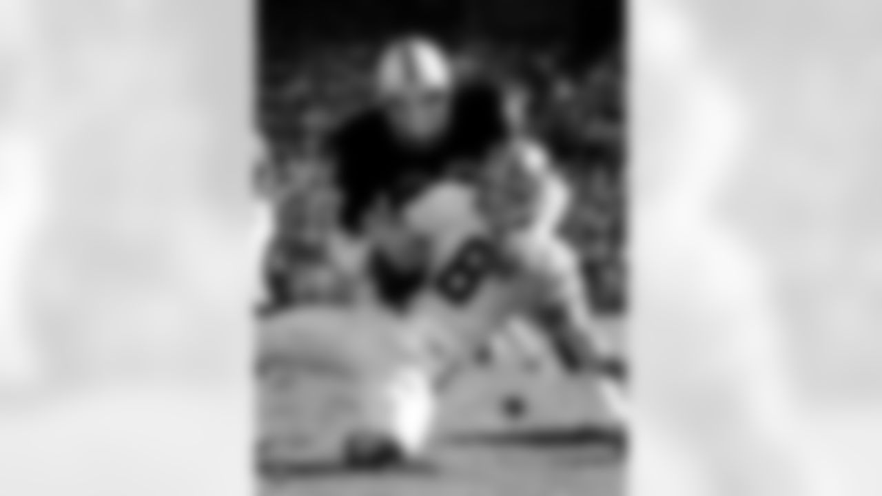 LB Ted Hendricks (1975-83)
Hall of Fame Class of 1990