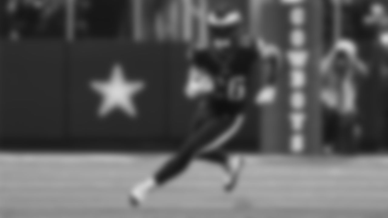 RB Miles Sanders