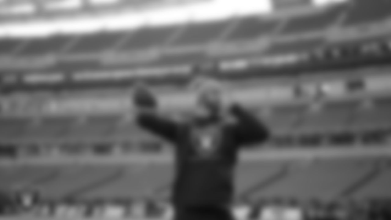 Las Vegas Raiders quarterback Nathan Peterman (3) warming up before the postseason away game against the Cincinnati Bengals.