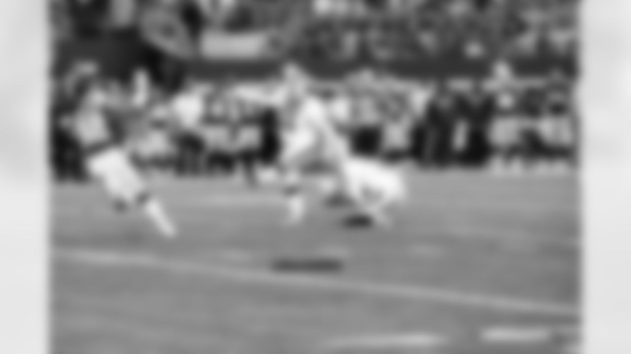 K Sebastian Janikowski the ball through the uprights.