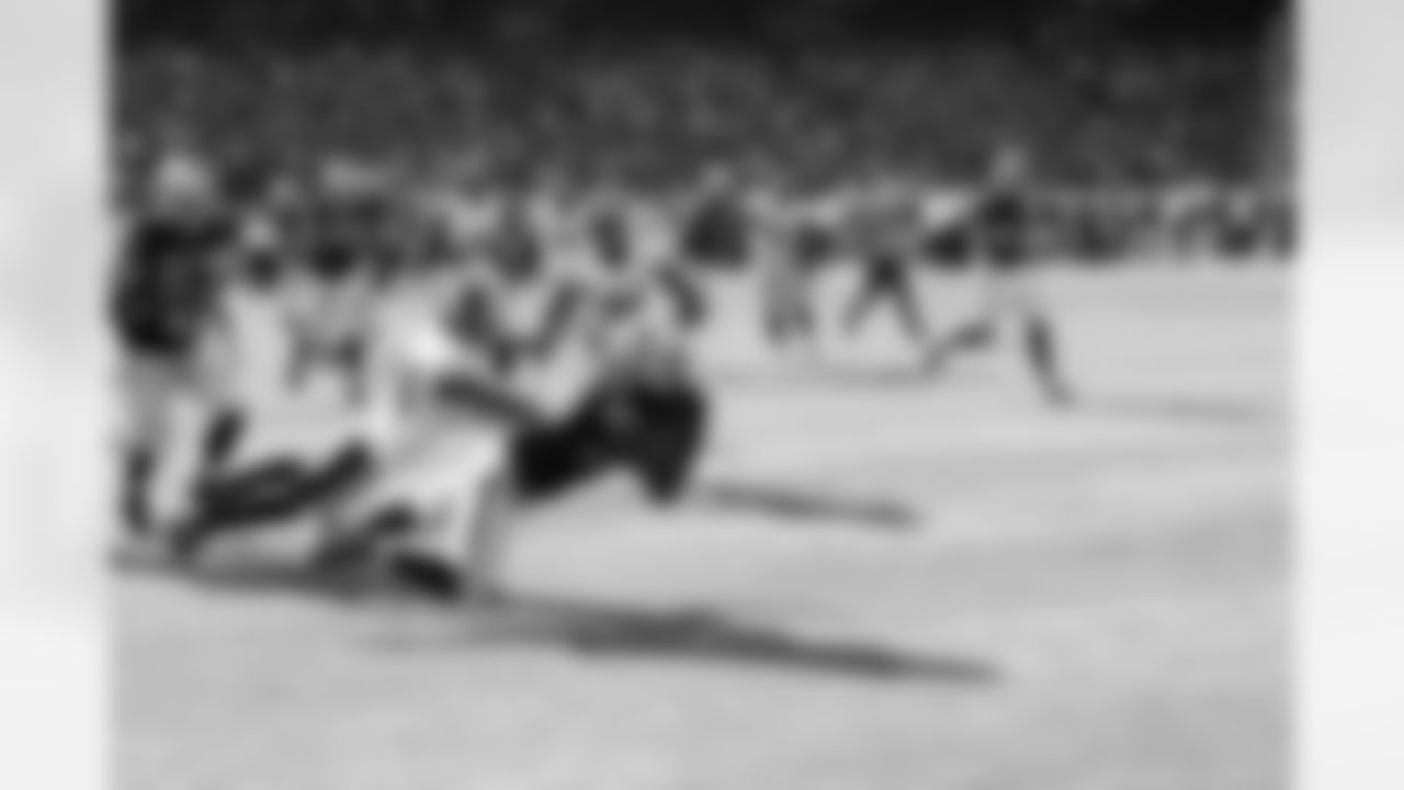 WR Denarius Moore dives in the end zone for the touchdown catch.