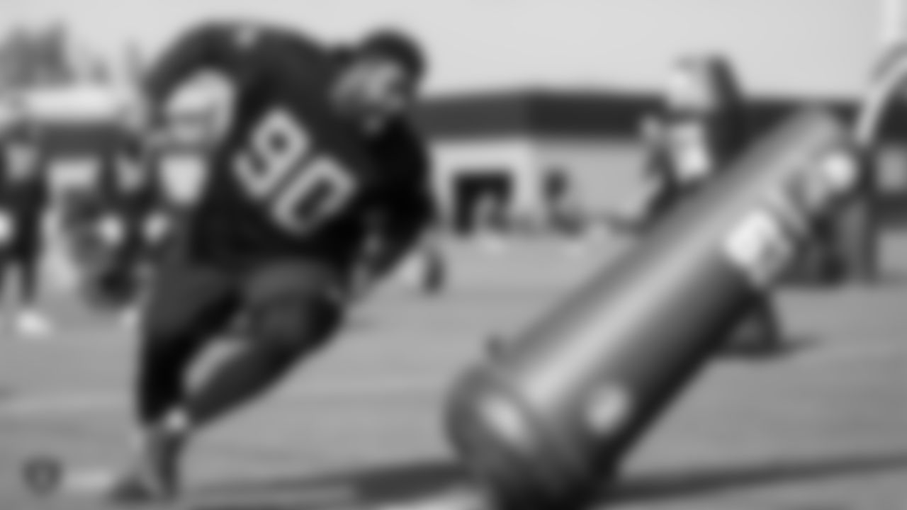 Raiders defensive tackle Johnathan Hankins (90) at a workout during phase two of the offseason program at the Raiders Practice Facility, in Alameda, Calif.