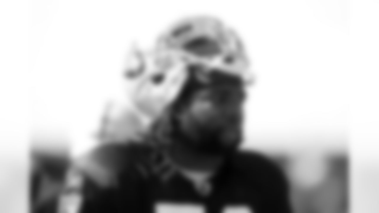 LB Quentin Groves.