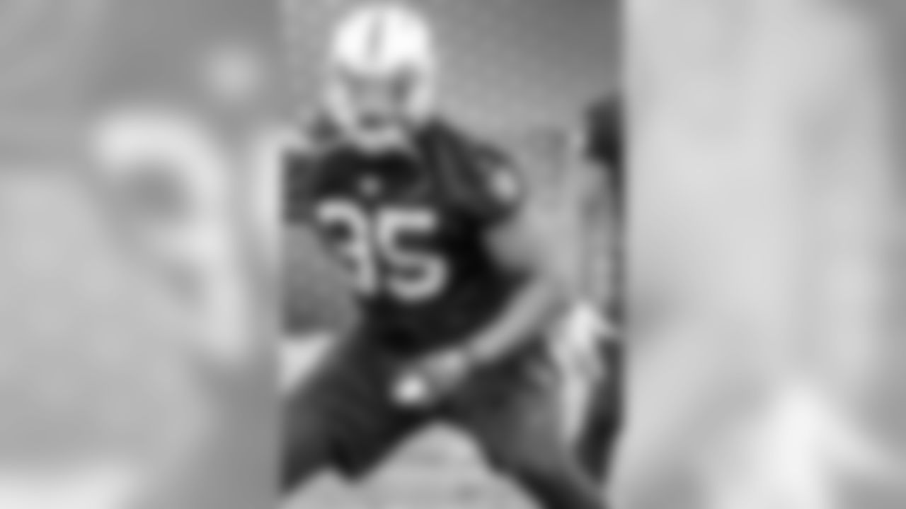 DE Benson Mayowa