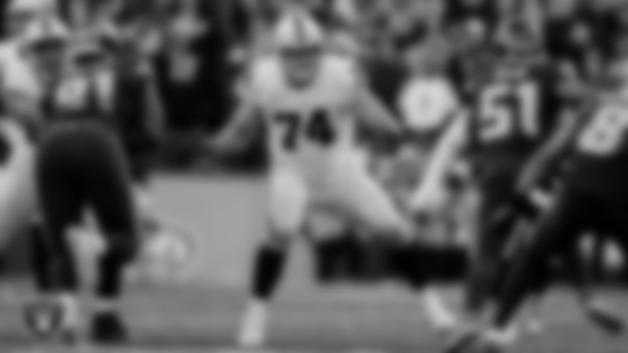Las Vegas Raiders tackle Kolton Miller (74) during the regular season away game against the Seattle Seahawks at Lumen Field.