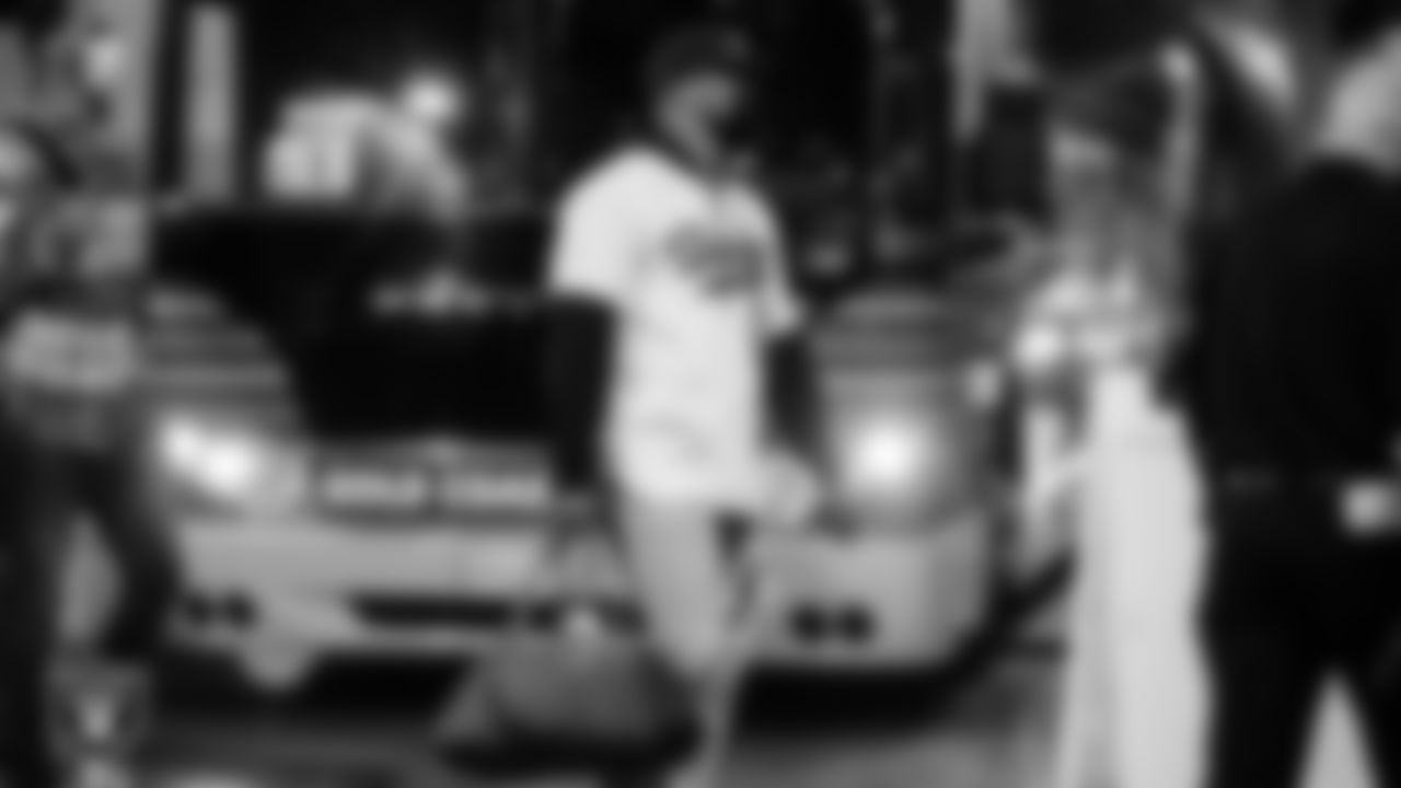 Las Vegas Raiders linebacker Raekwon McMillan (54) arrives to the regular season away game against the Los Angeles Chargers.