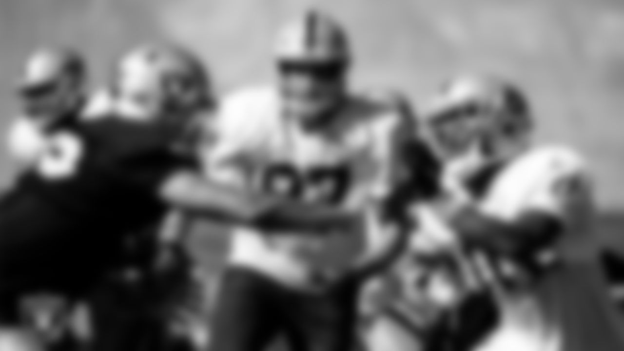 Las Vegas Raiders tight end Foster Moreau (87) during practice.