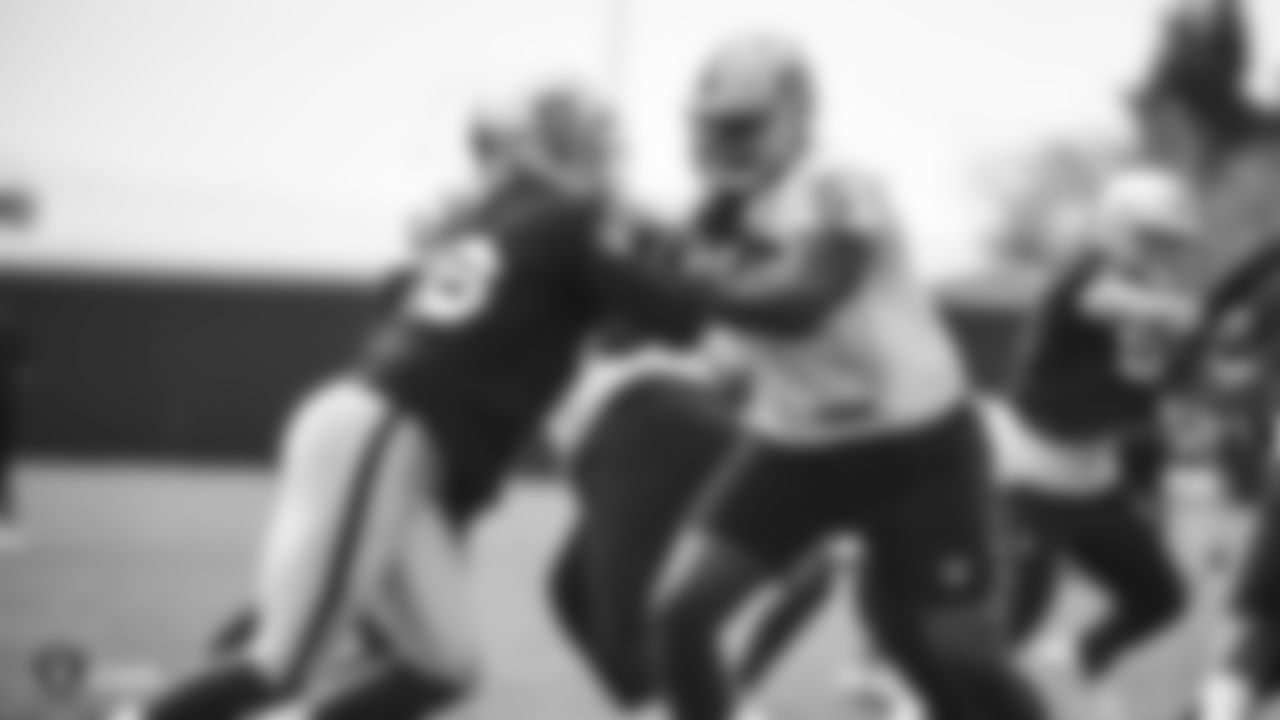 Raiders tackle Brandon Parker (75) blocks during practice.