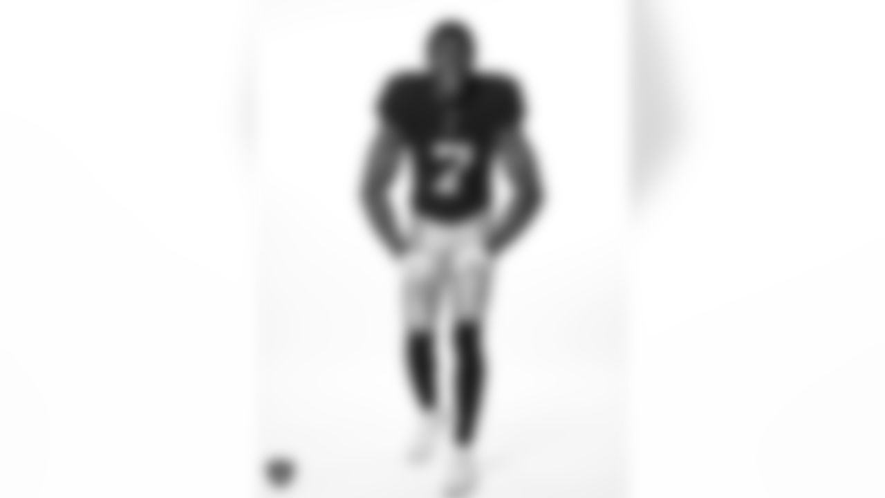 WR Zay Jones