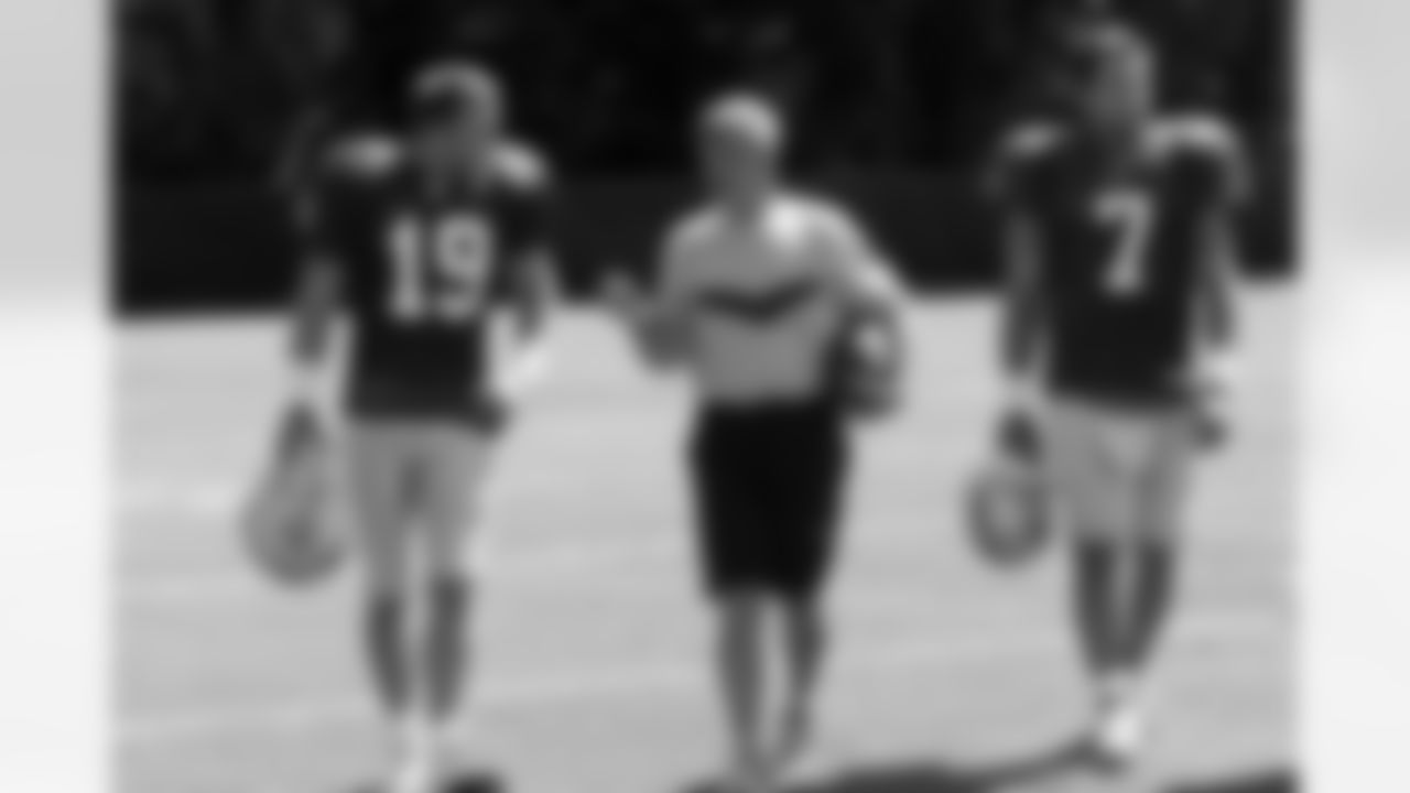 Offensive coordinator Al Saunders chats with QB Jordan LaSecla.
